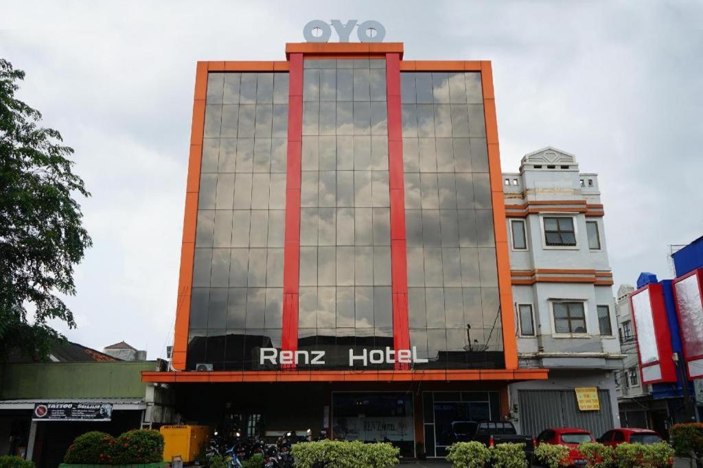 Ren'Z Hotel Pangkal Pinang Exterior photo