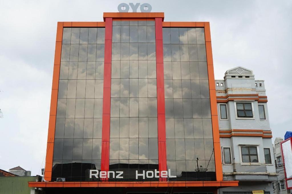 Ren'Z Hotel Pangkal Pinang Exterior photo