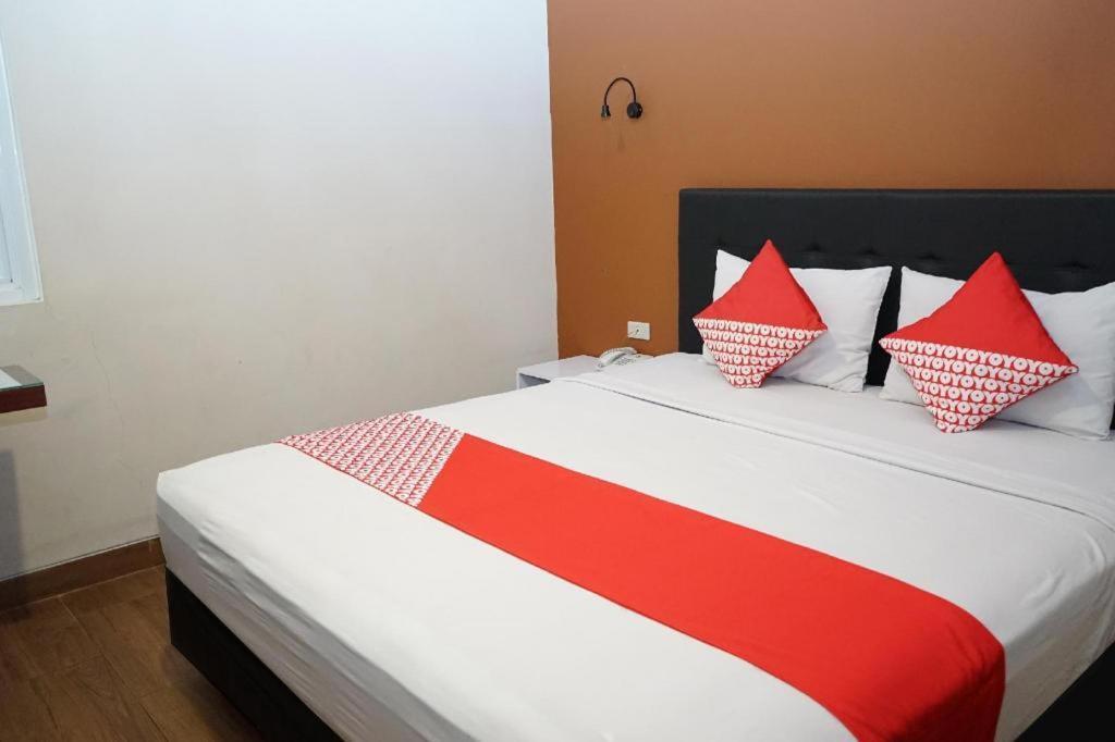 Ren'Z Hotel Pangkal Pinang Exterior photo