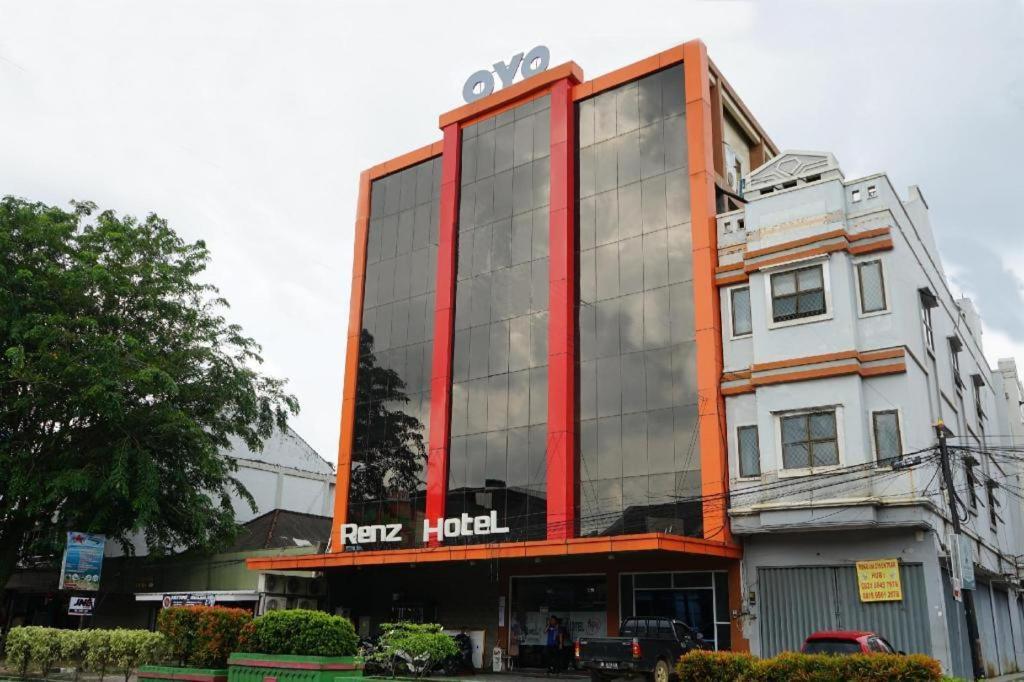 Ren'Z Hotel Pangkal Pinang Exterior photo